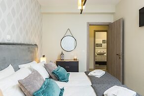 Three Moirai Villa With 2 Heated Pools