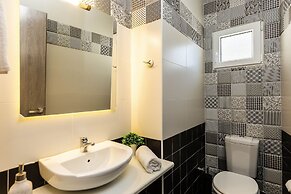 Three Moirai Villa With 2 Heated Pools