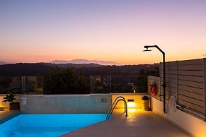 Three Moirai Villa With 2 Heated Pools
