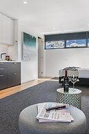 Stylish Studio With Great Amenities Near Beachside