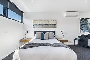 Stylish Studio With Great Amenities Near Beachside