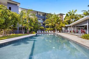 Birtinya 1-bed With Canal Views and Pool