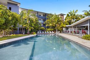 Birtinya 1-bed With Canal Views and Pool
