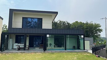 Sea & You pool villa pension