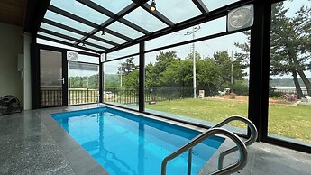 Sea & You pool villa pension