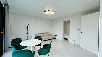 Sea & You pool villa pension