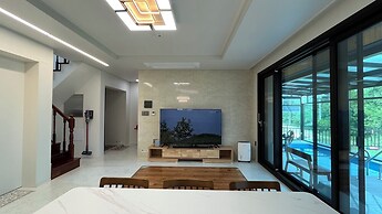 Sea & You pool villa pension