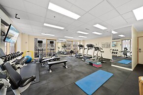 Central ACT Studio With Indoor Pool and Gym