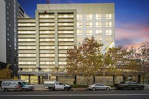 Central ACT Studio With Indoor Pool and Gym