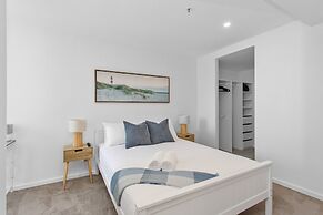 Central 2-bed With Gym, BBQ & Stunning Views