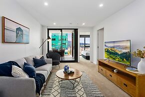Central 2-bed With Gym, BBQ & Stunning Views