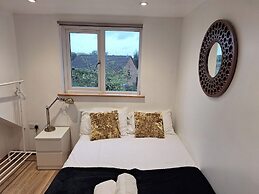 Charming Cambridge Apartment With a View