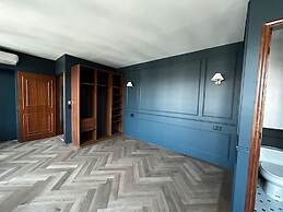 The Sapphire View Suite