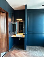 The Sapphire View Suite