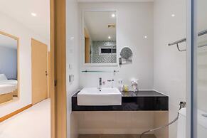 Ocean Breeze1BR Steps from the Sea C244