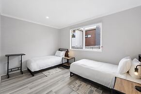 2-bed Rosebud Apartment With BBQ & Garden