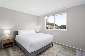 2-bed Rosebud Apartment With BBQ & Garden