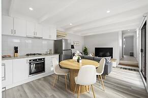 2-bed Rosebud Apartment With BBQ & Garden