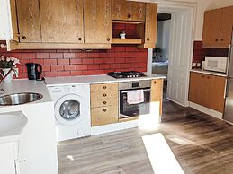 Large 2BR Apt Ideal for Long Stays