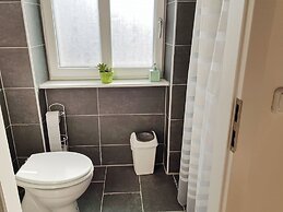 Large 2BR Apt Ideal for Long Stays