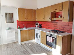 Large 2BR Apt Ideal for Long Stays