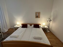 Affordable 3BR Apt Belvedere Vicinity