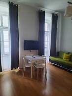 Charming 2BR Apt Prime City Spot