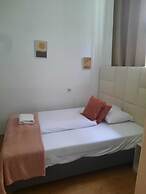 Charming 2BR Apt Prime City Spot