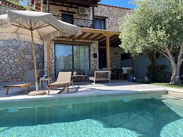 Koumaros ApartHotel