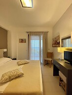 Koumaros ApartHotel