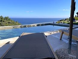 Koumaros ApartHotel