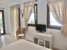 Koumaros ApartHotel