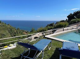 Koumaros ApartHotel