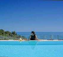 Koumaros ApartHotel