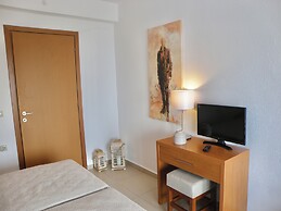Koumaros ApartHotel