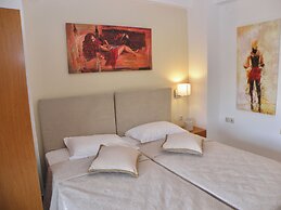 Koumaros ApartHotel
