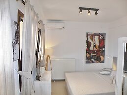 Koumaros ApartHotel