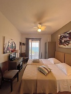 Koumaros ApartHotel