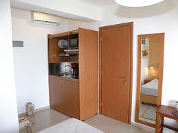 Koumaros ApartHotel