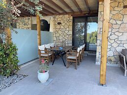 Koumaros ApartHotel