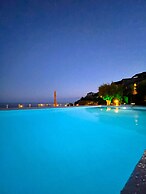 Koumaros ApartHotel