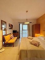 Koumaros ApartHotel