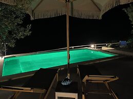 Koumaros ApartHotel