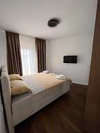 I&I Tesla Apartment's