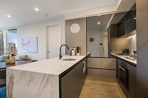 Modern City Apartment With Stunning Views