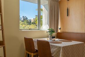 Quirky CBD 1-bed With Pool, Sauna and Balcony