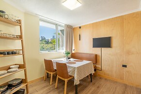 Quirky CBD 1-bed With Pool, Sauna and Balcony