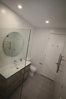 Beautiful 2-storey Unit With Balcony Near Smith St