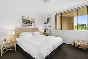 Bright & Spacious Surry Hills Apartment
