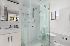 Bright & Spacious Surry Hills Apartment